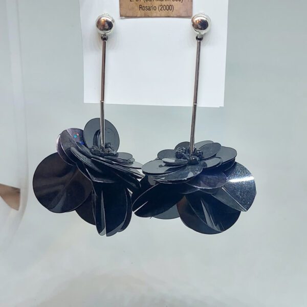 Aros Largo Flor Plateado/ Lentejuela Negro Artesanal Bijou