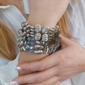 Pulsera Brazalete Cuentas Plateado Detalle en Humo y Cristales Bijou Regulable