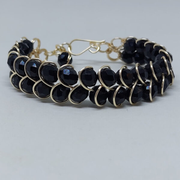 Pulsera Alambrismo Draco Dorada y Cristales Negro Artesanal Bijou